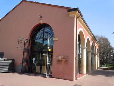 foto dell'ingresso della biblitoeca civica di Villaverla